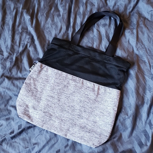 ⛔️Gone to Goodwill!⛔️ VS PINK Bag - Picture 2 of 5